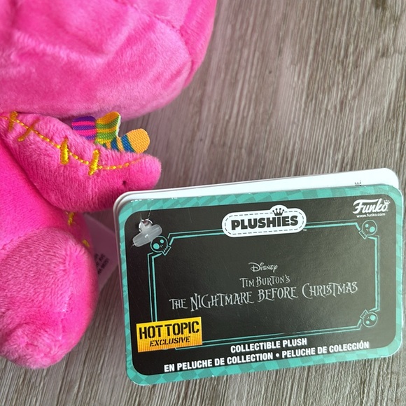 Funko Pop! Nightmare Before Christmas Neon Pink Oogie Boogie Plushie Hot Topic - Picture 4 of 4